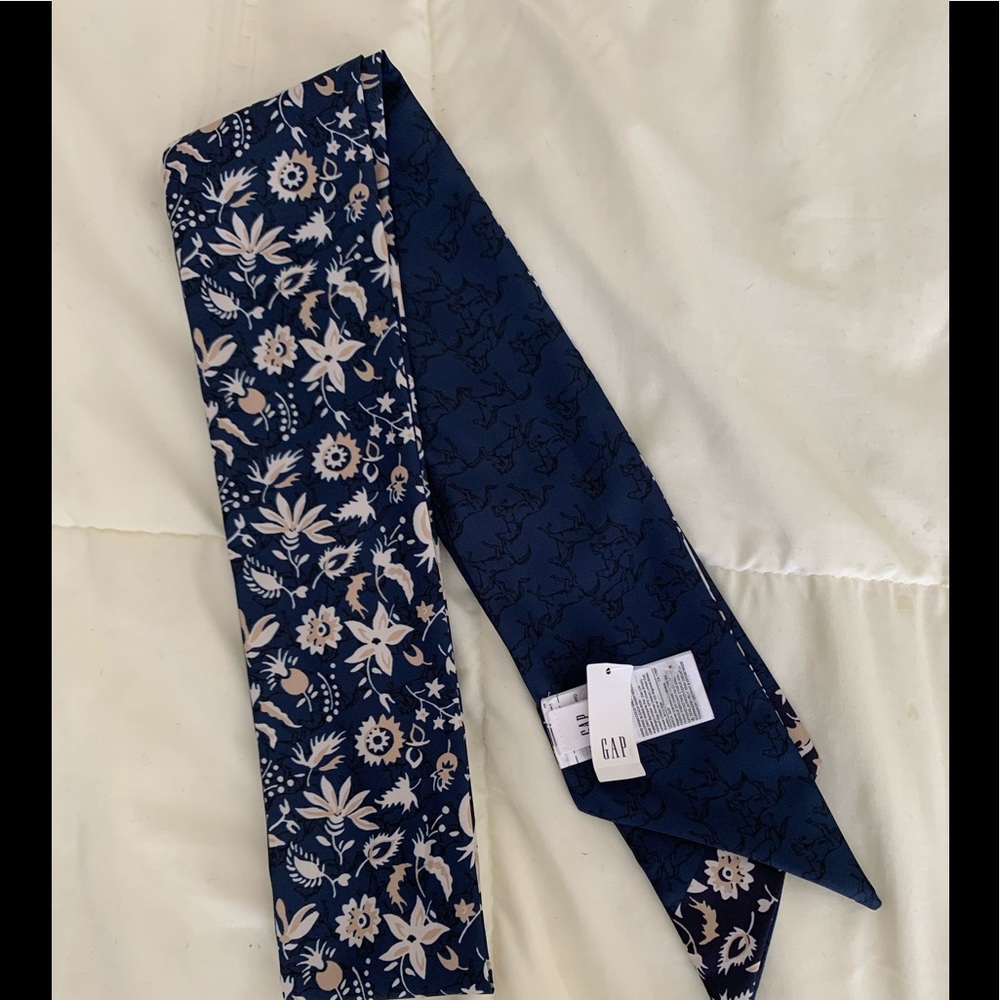 Navy and beige scarf NWT